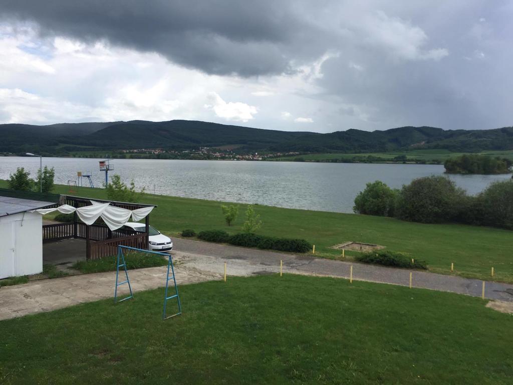 Turisticka Ubytovna Hotel Divín Buitenkant foto